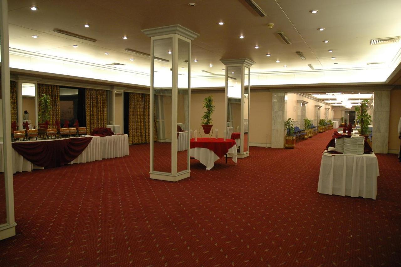 Regent Plaza Hotel & Convention Center Karaçi Dış mekan fotoğraf